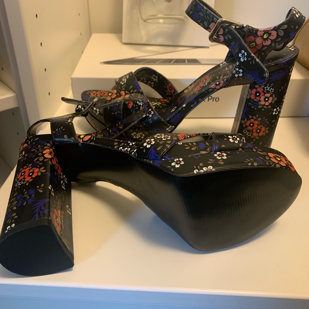 Platform Shoes - Picture 2 of 3